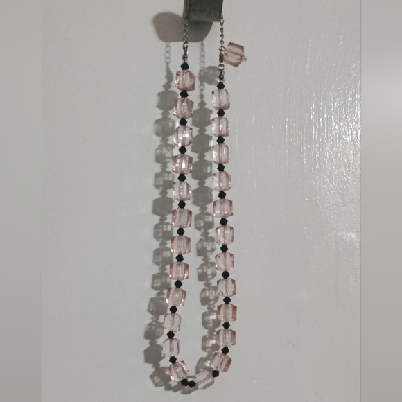F.G. vintage clear pink & black bead necklace - Picture 1 of 4